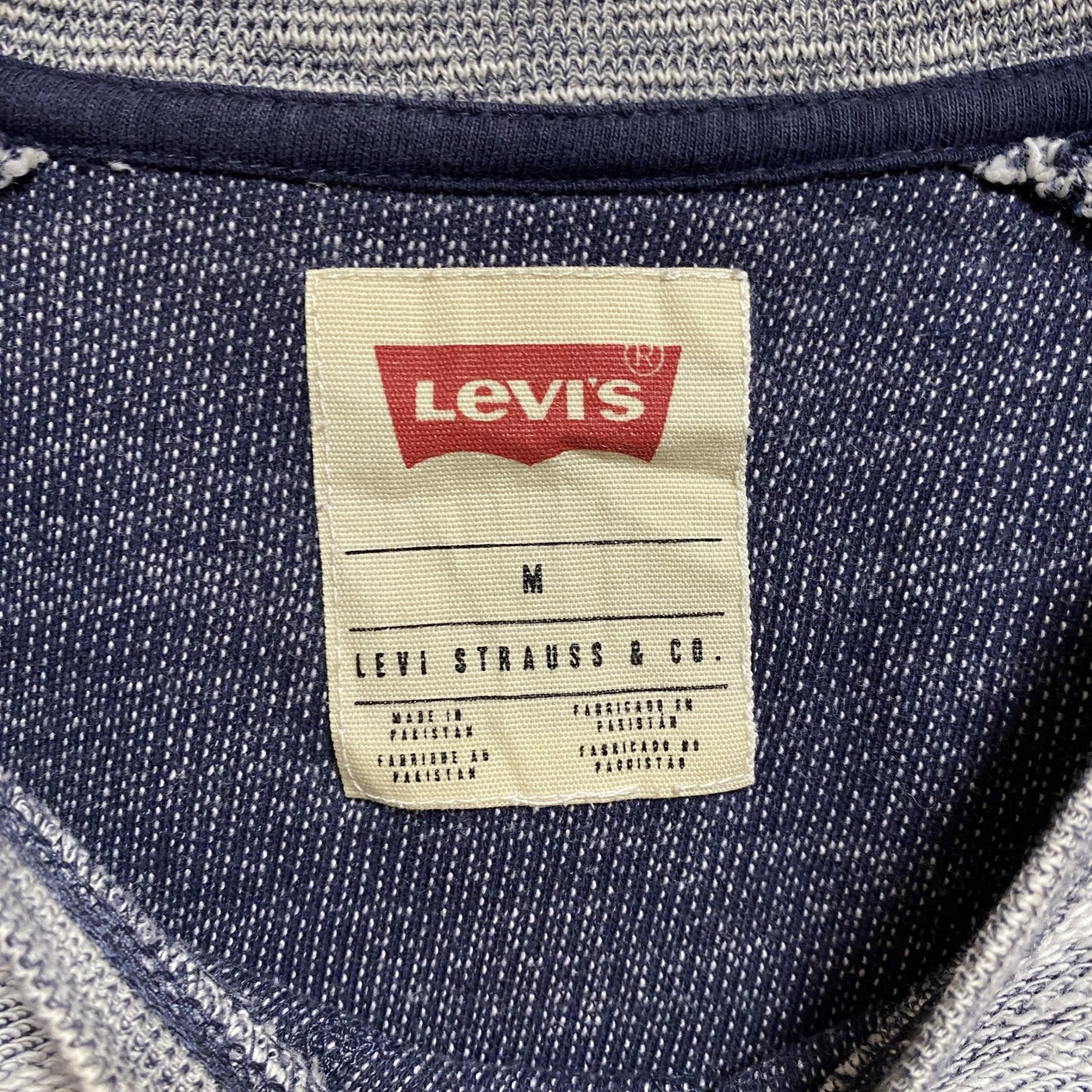 古着 used　LEVI’S　リーバイス　長袖クルーネックスウェット　トレーナー　シンプル　グレー　秋冬服　Mサイズ