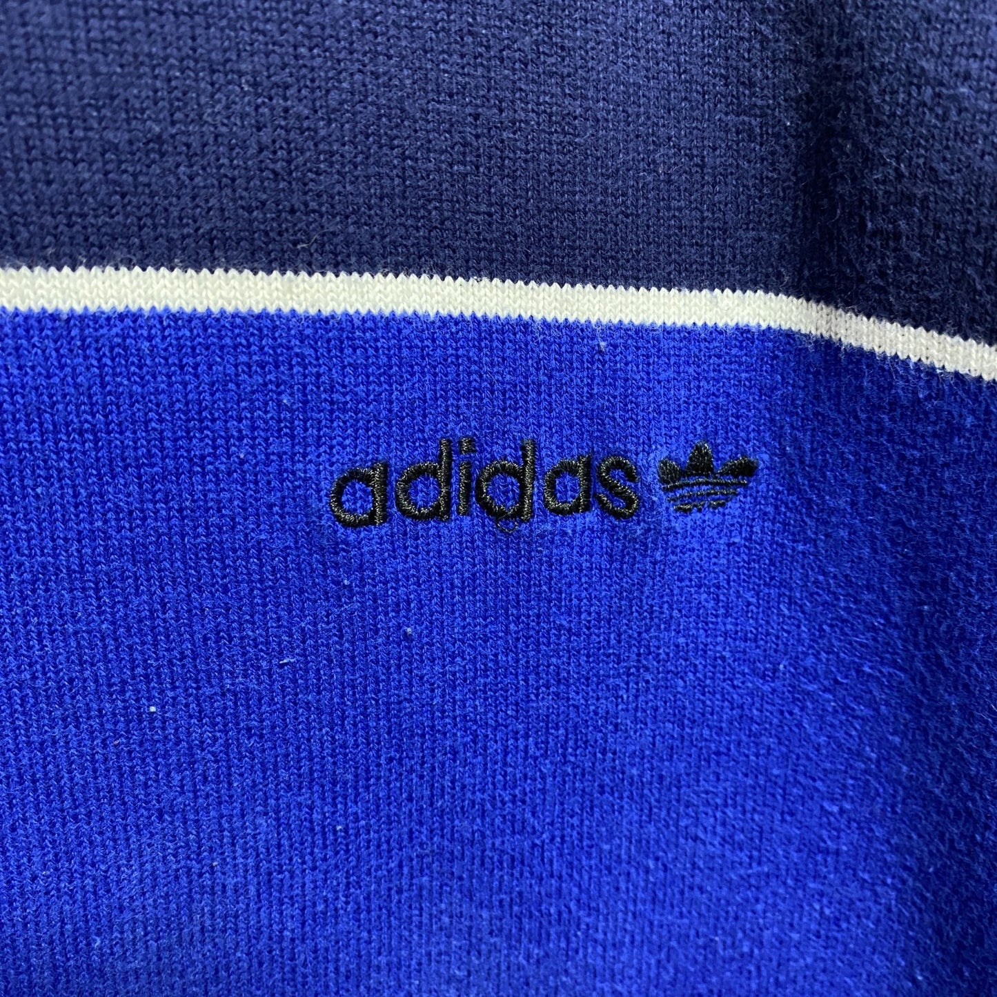 古着 used　adidas　アディダス　長袖薄手ボーダー柄ニット　セーター　クルーネック　ネイビー　赤　秋冬服　Mサイズ