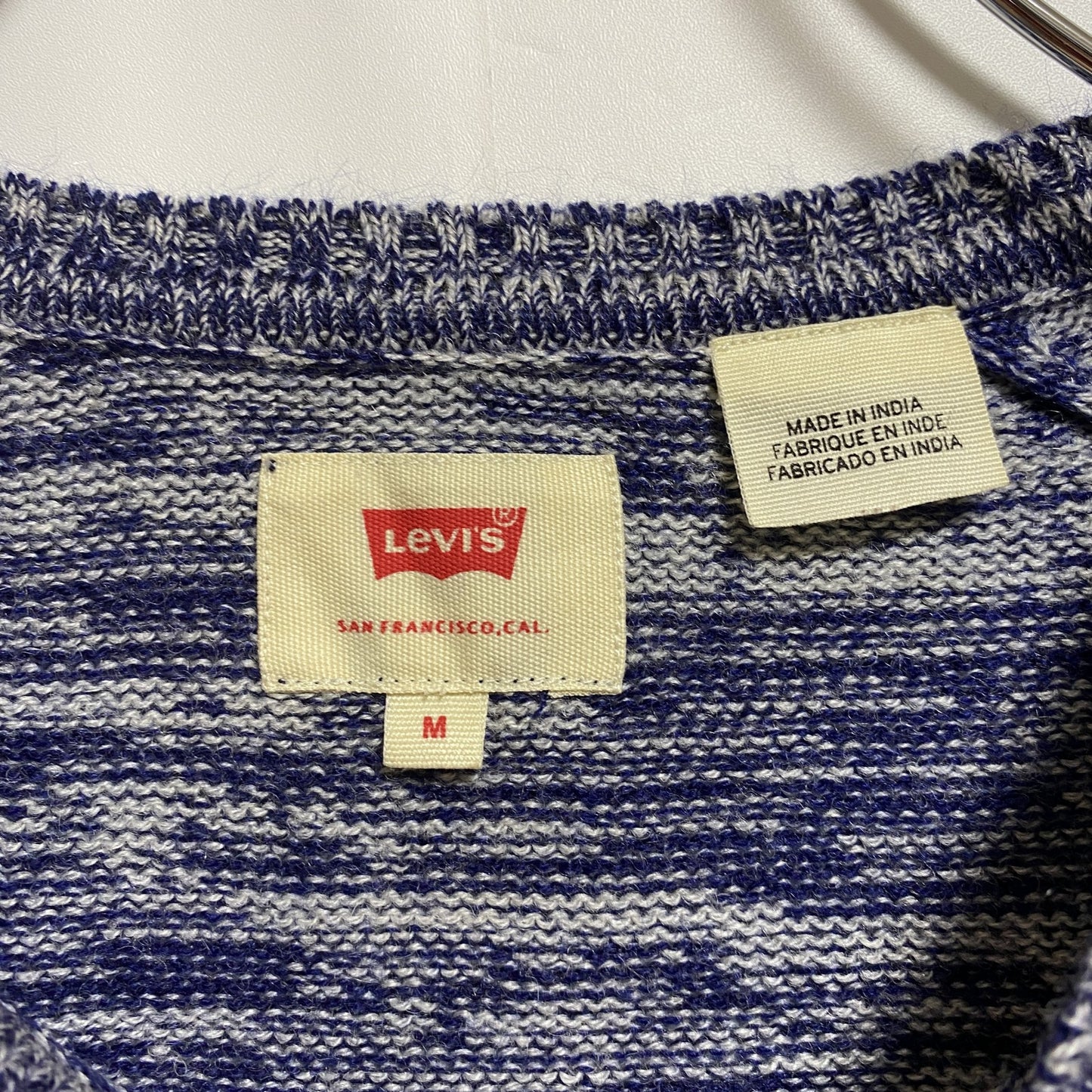 古着 used　LEVI’S　リーバイス　長袖クルーネック薄手ニット　セーター　三段配色　ネイビー　グレー　秋冬服　Mサイズ