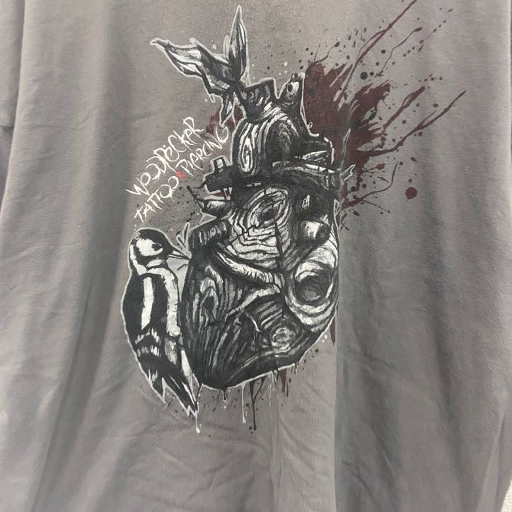 GILDAN　半袖プリントTシャツ　心臓　キツツキ　灰色　ダークグレー　XLサイズ　　　古着