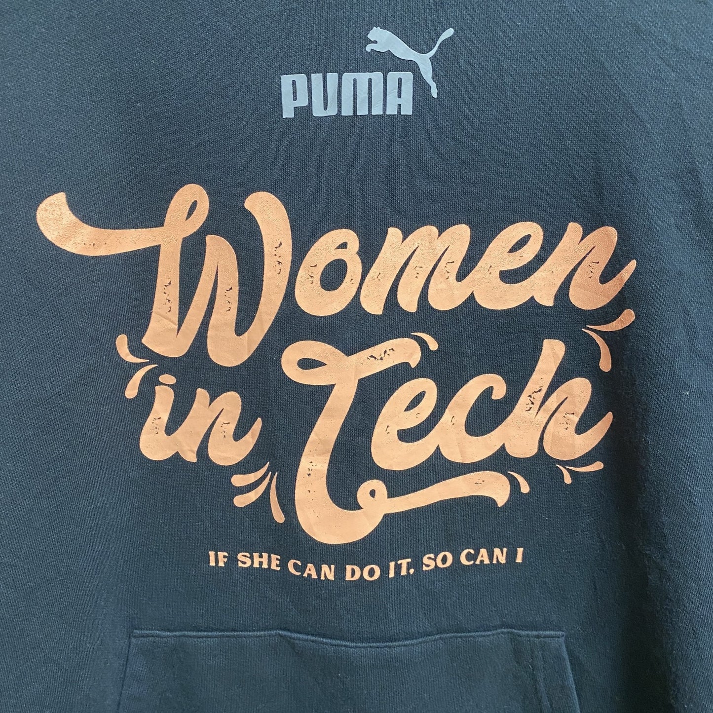 古着 used　PUMA　プーマ　長袖ロゴプリントパーカー　プルオーバー　womenintech　黒　ブラック　秋冬服　Lサイズ