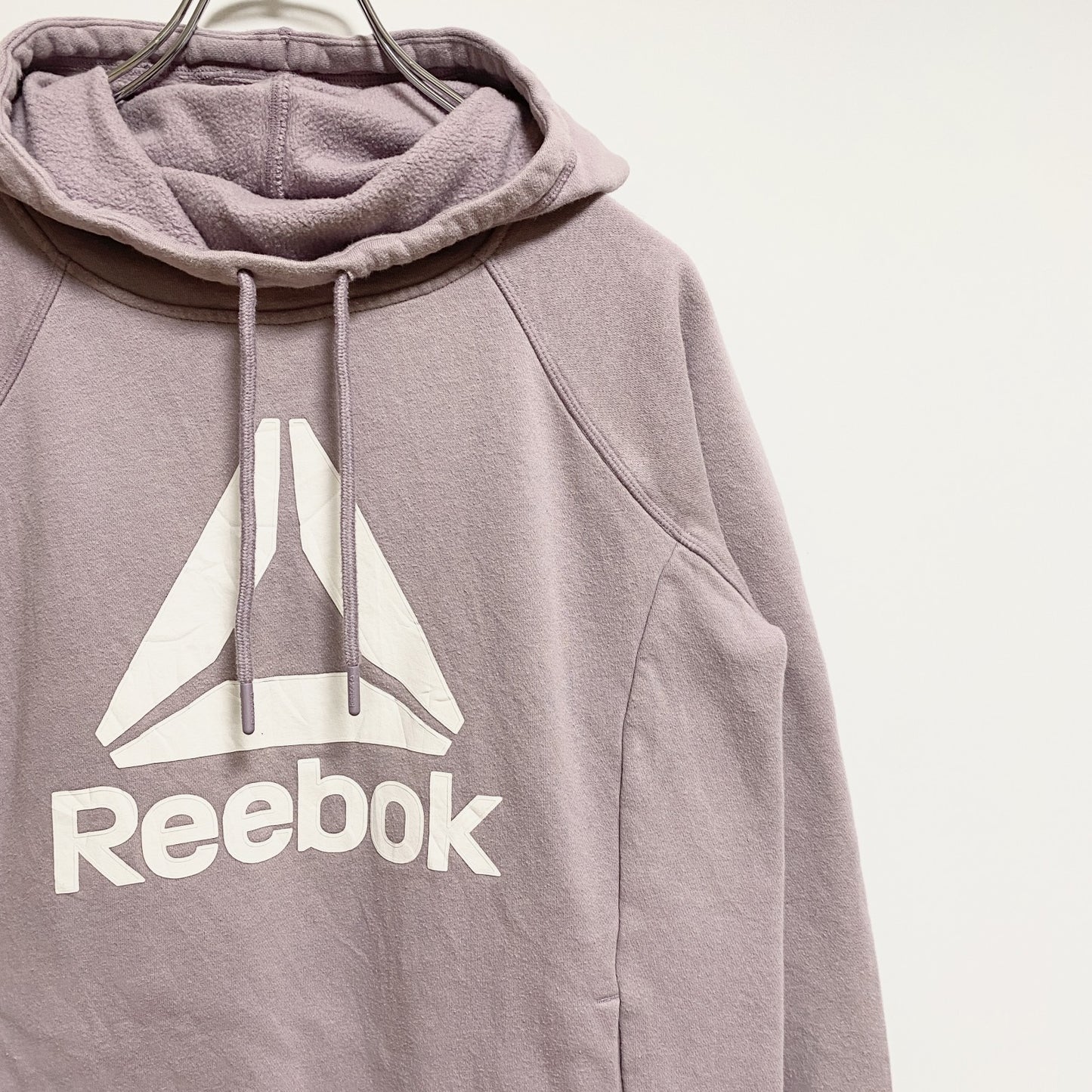 古着 used　Reebok　リーボック　長袖フロントロゴプリントパーカー　薄紫　パープル　ピンク　秋冬服　Sサイズ