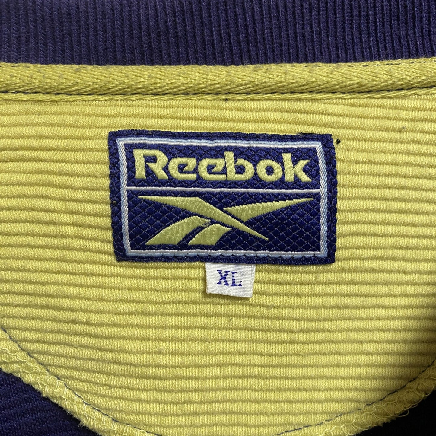 古着 used　Reebok　長袖Vネックスウェット　トレーナー　ワンポイントロゴ刺繍　ネイビー　ビッグシルエット　XLサイズ