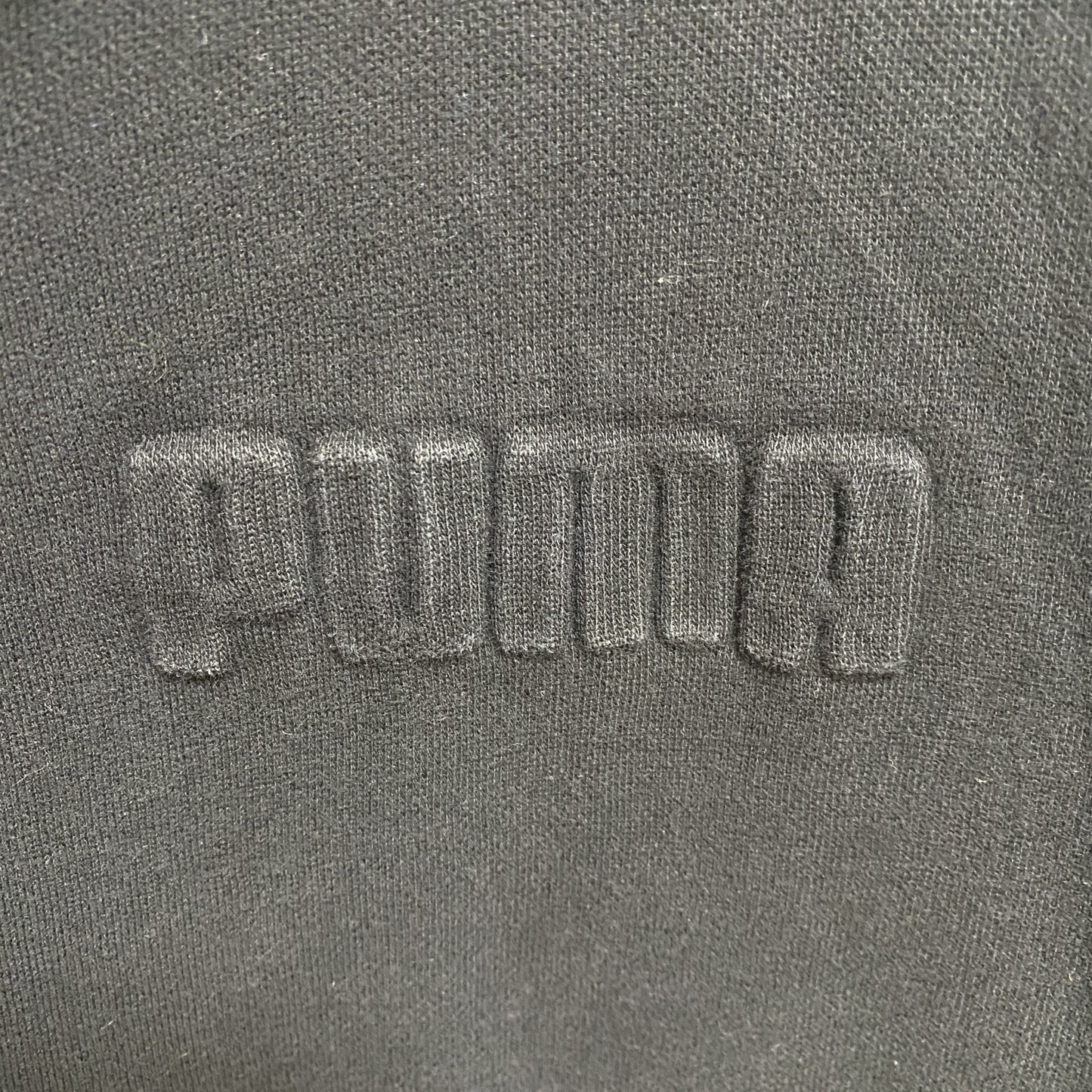 古着 used　PUMA　プーマ　長袖ワンポイント立体ロゴパーカー　プルオーバー　シンプル　黒　ブラック　秋冬服　Lサイズ