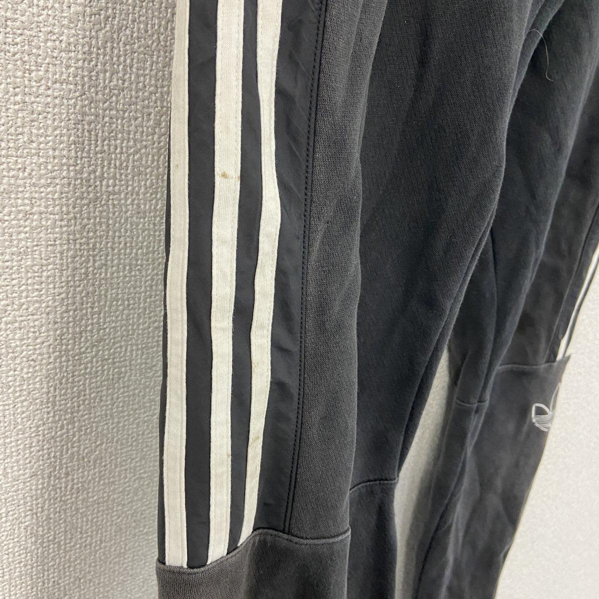 adidas　アディダス　スウェットパンツ　トレフォイルロゴ　デカロゴ　ワッペン　刺繍ロゴ　黒　ブラック　Mサイズ　古着
