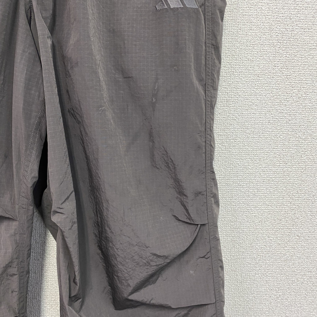adidas　アディダス　ナイロンパンツ　グレー　XLサイズ メンズ 古着