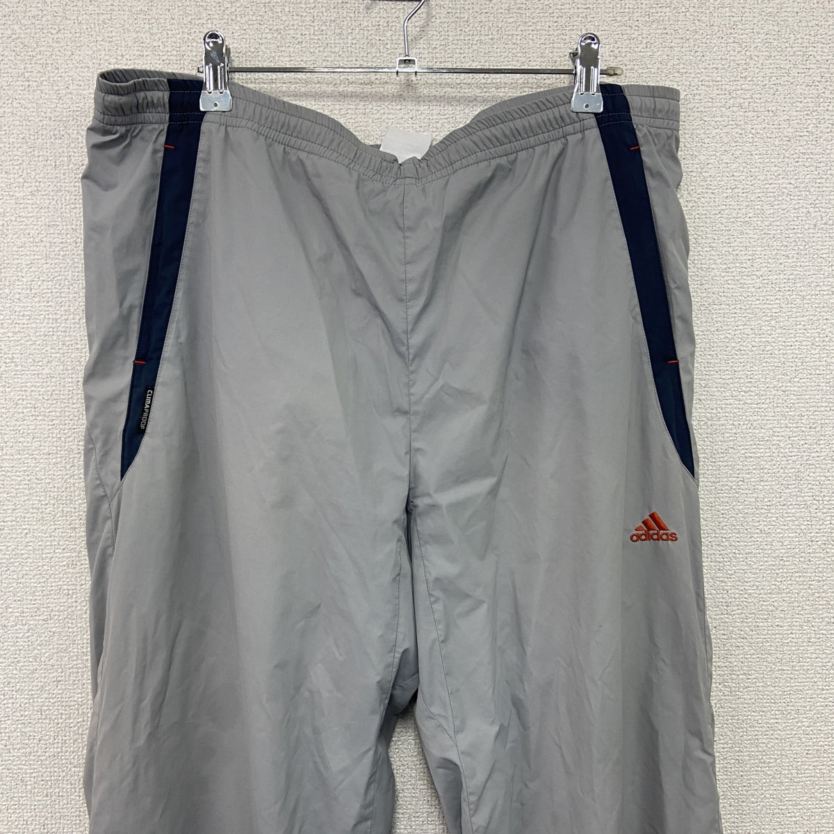 adidas　アディダス　CLIMAPROOF　クライマプルーフ　トラックパンツ　刺繍ロゴ　グレー　灰色　Lサイズ　古着