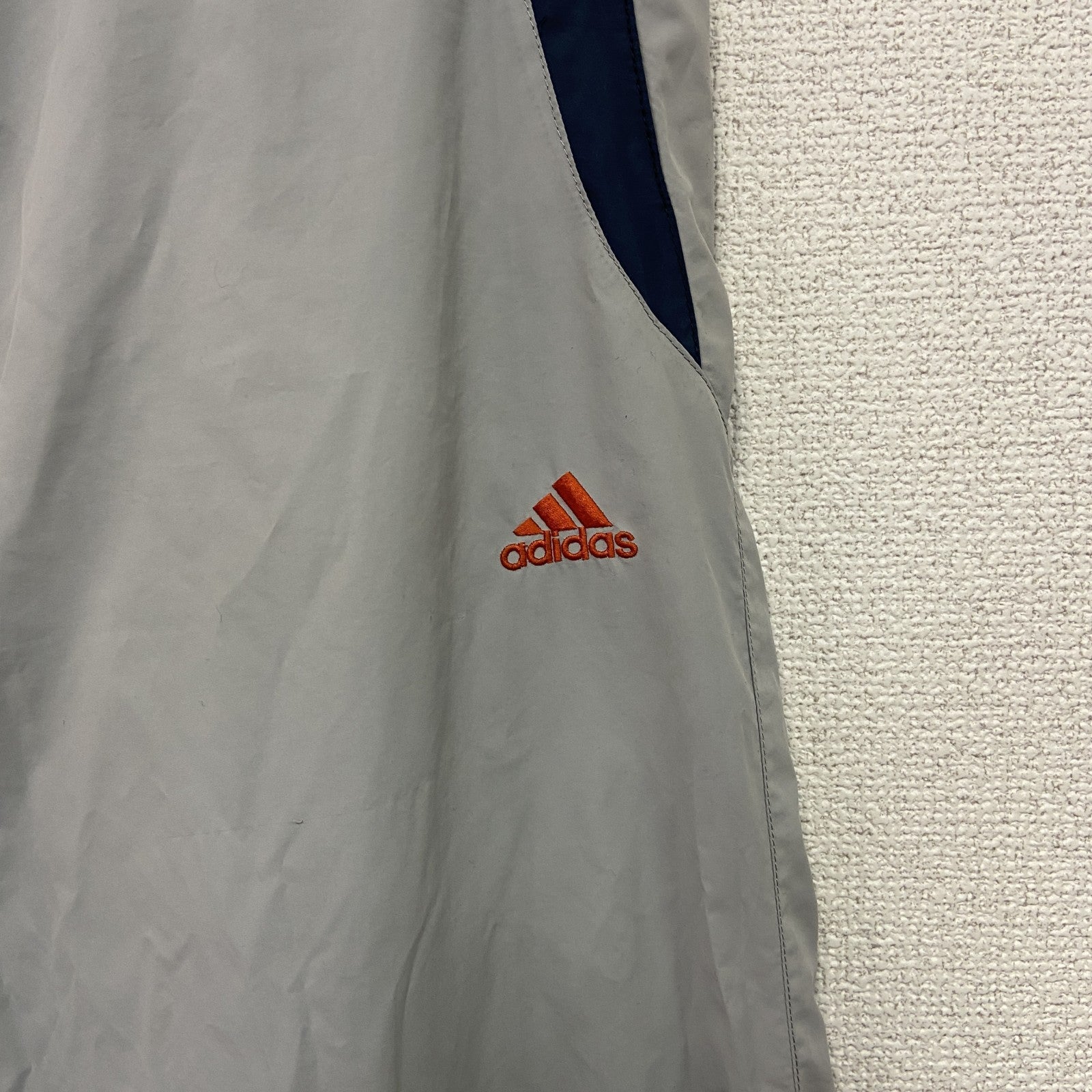 adidas　アディダス　CLIMAPROOF　クライマプルーフ　トラックパンツ　刺繍ロゴ　グレー　灰色　Lサイズ　古着