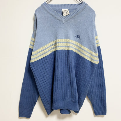 古着 used　adidas　アディダス　長袖Vネックニット　セーター　ワンポイント刺繡　水色　ライトブルー　秋冬服　Mサイズ