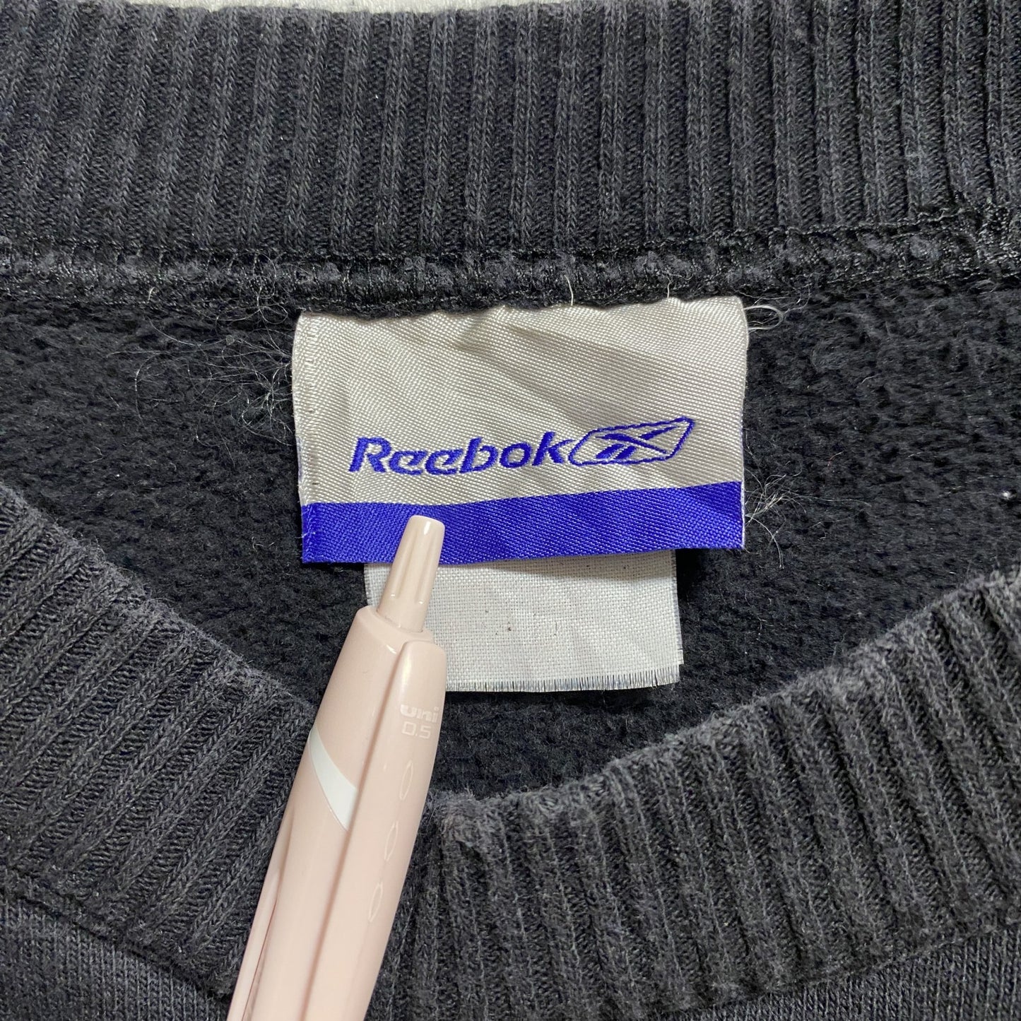 古着 used　Reebok　リーボック　長袖クルーネックスウェット　トレーナー　ワンポイント刺繡　黒　ブラック　秋冬服　Lサイズ