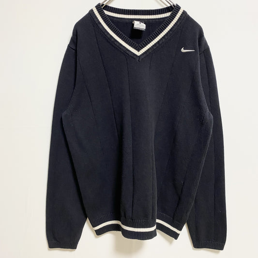 古着 used　NIKE　ナイキ　長袖Vネックニット　セーター　ワンポイント刺繡　黒　ブラック　秋冬服　Lサイズ