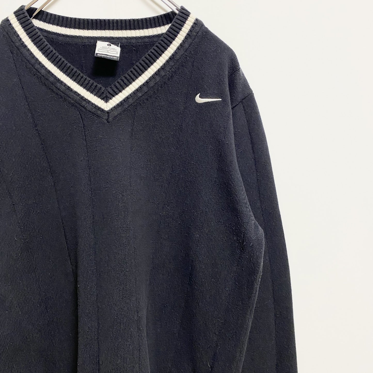 古着 used　NIKE　ナイキ　長袖Vネックニット　セーター　ワンポイント刺繡　黒　ブラック　秋冬服　Lサイズ