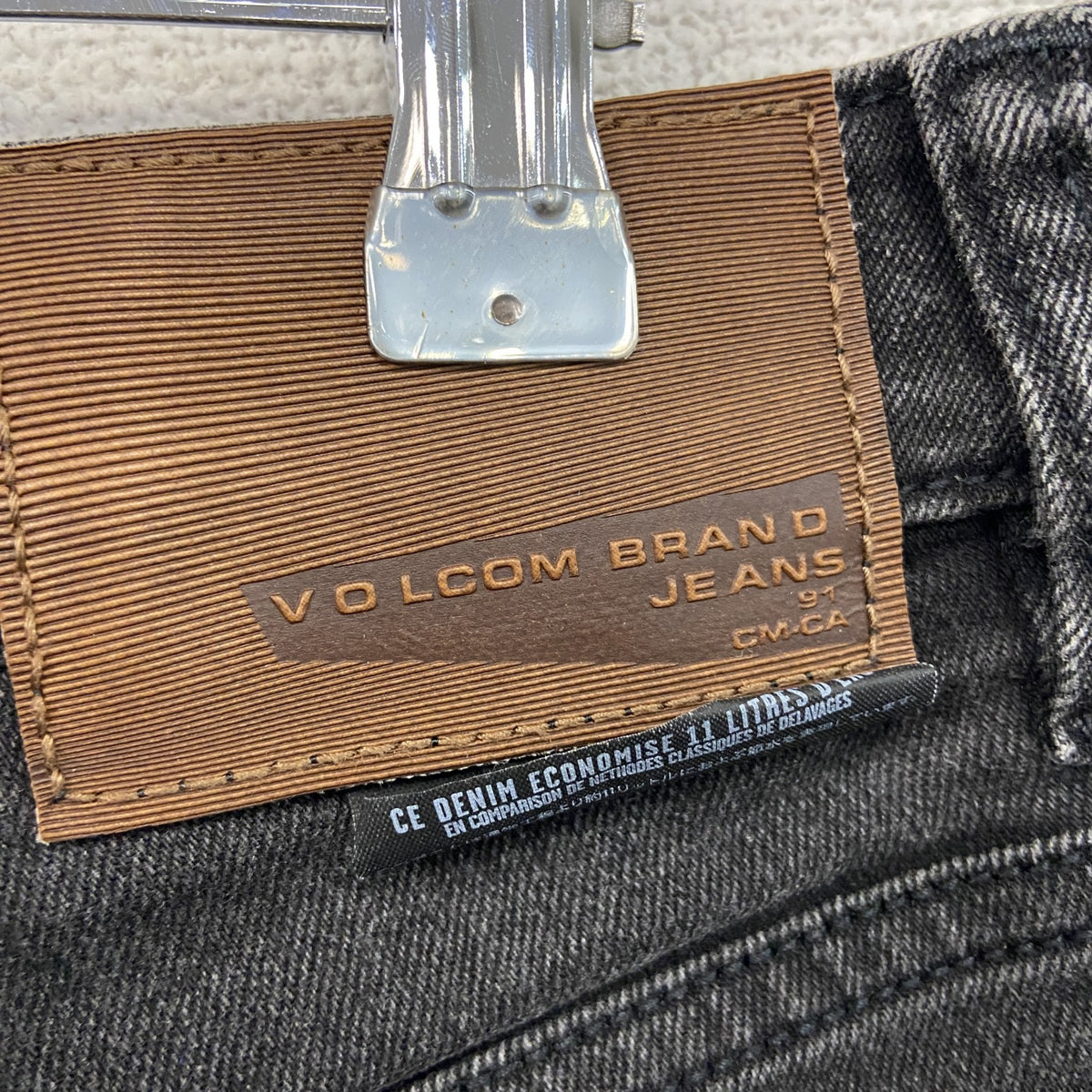 VOLCOM　ボルコム　ブラックデニムパンツ/ジーンズ　ジップフライ　黒　ブラック　古着