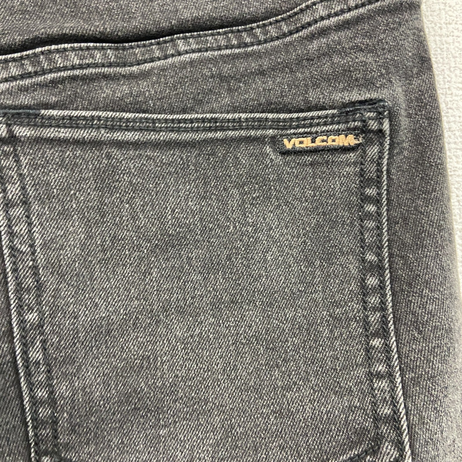 VOLCOM　ボルコム　ブラックデニムパンツ/ジーンズ　ジップフライ　黒　ブラック　古着