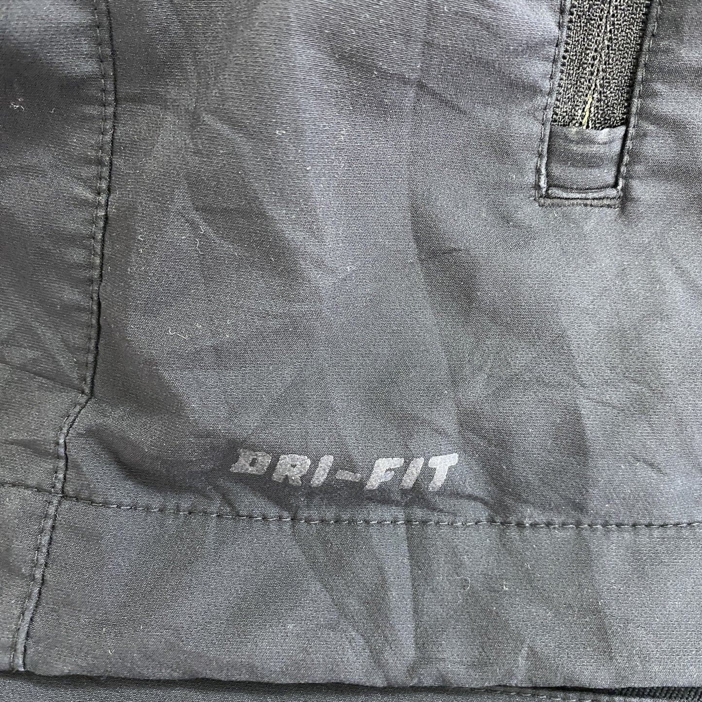 NIKE　ナイキ　DRI‐FIT　半袖　ハーフジップナイロンジャケット　スウッシュロゴ　黒　ブラック　XLサイズ