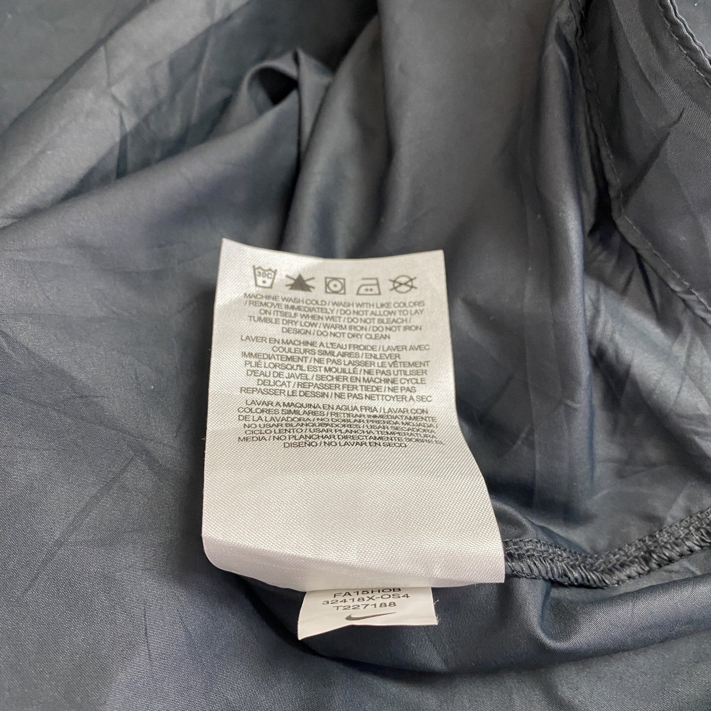 NIKE　ナイキ　フルジップナイロンジャケット　黒　ブラック　Mサイズ