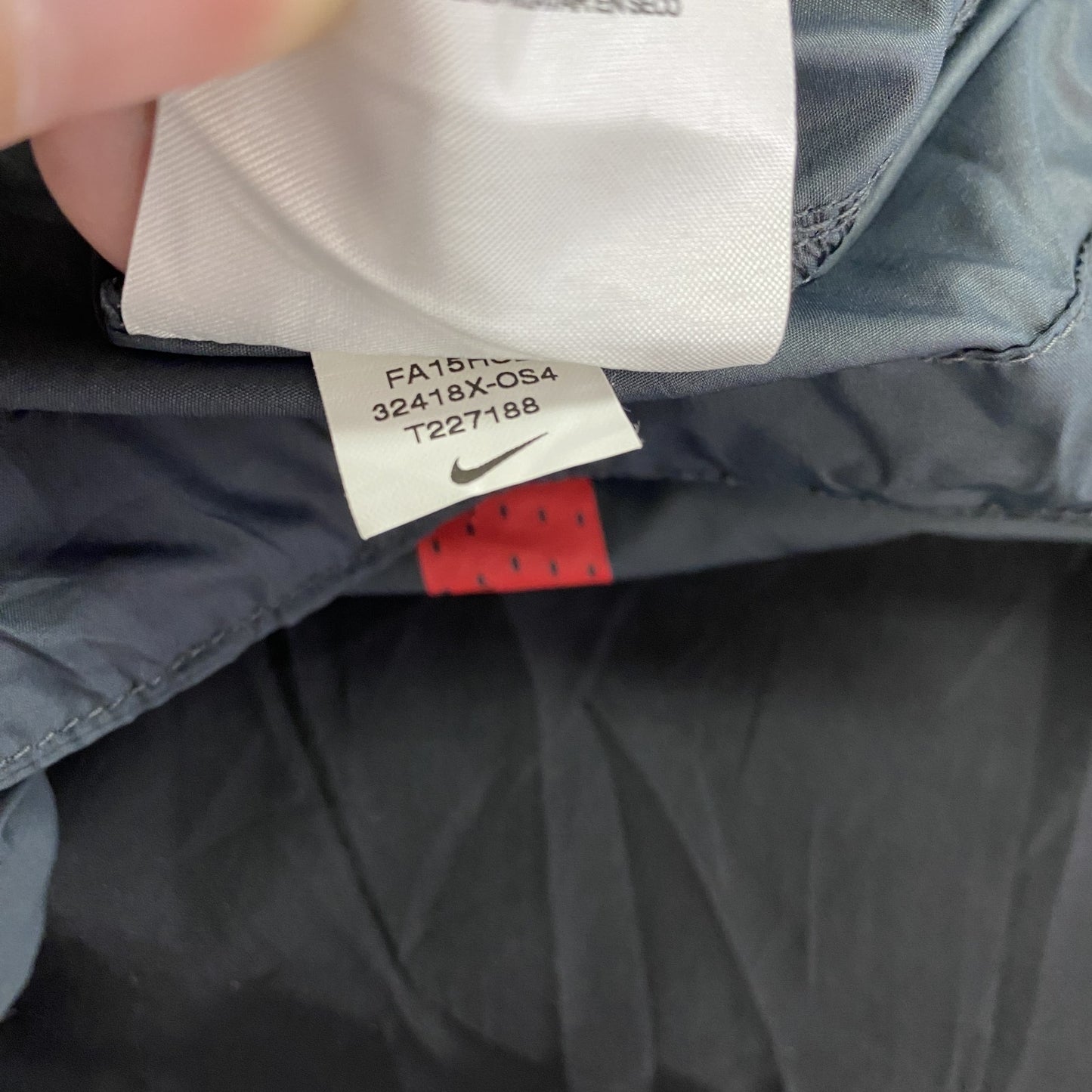 NIKE　ナイキ　フルジップナイロンジャケット　黒　ブラック　Mサイズ