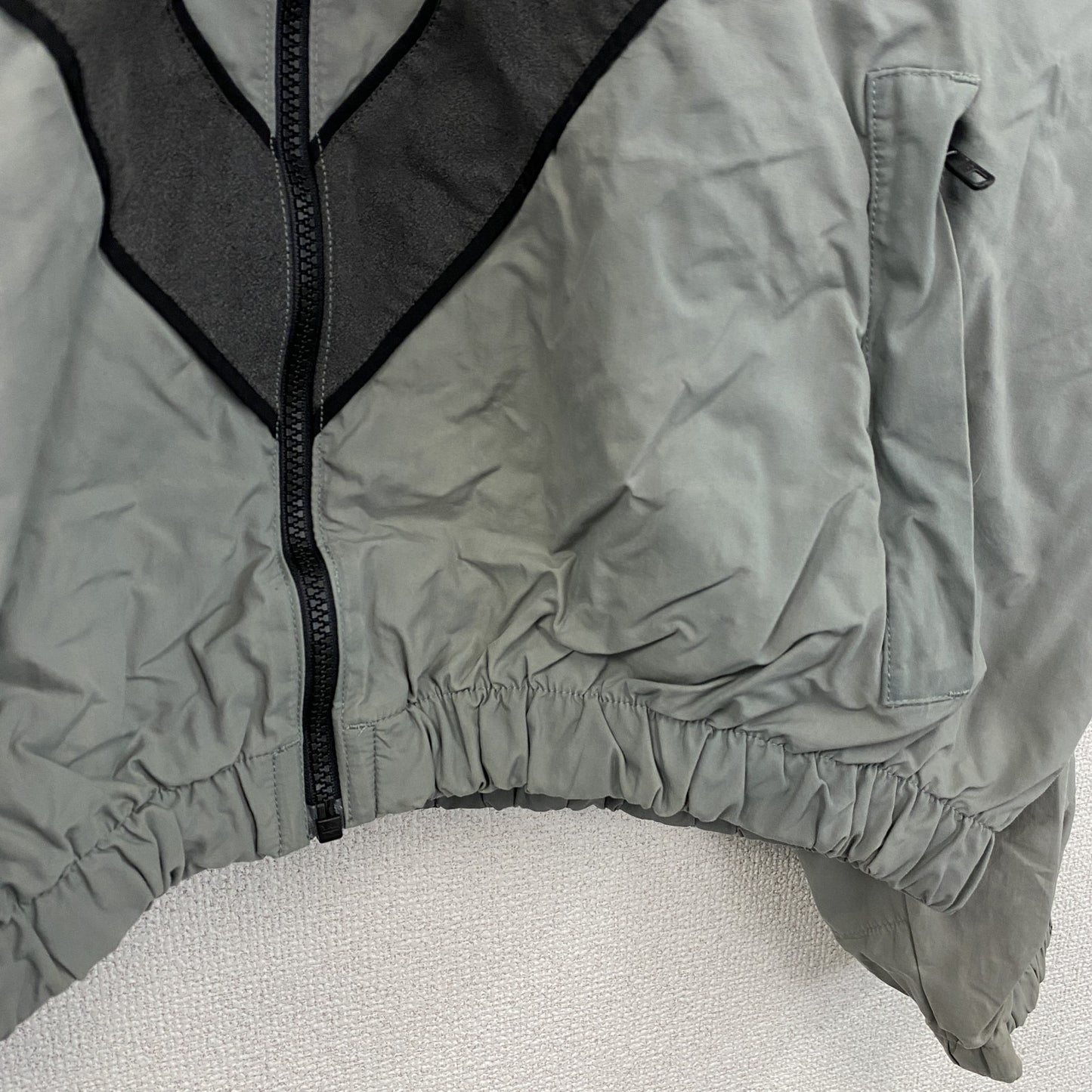 00s　米軍　U.S.ARMY　トレーニングジャケット　ナイロンジャケット　ヴィンテージ　灰色　グレー　Mサイズ