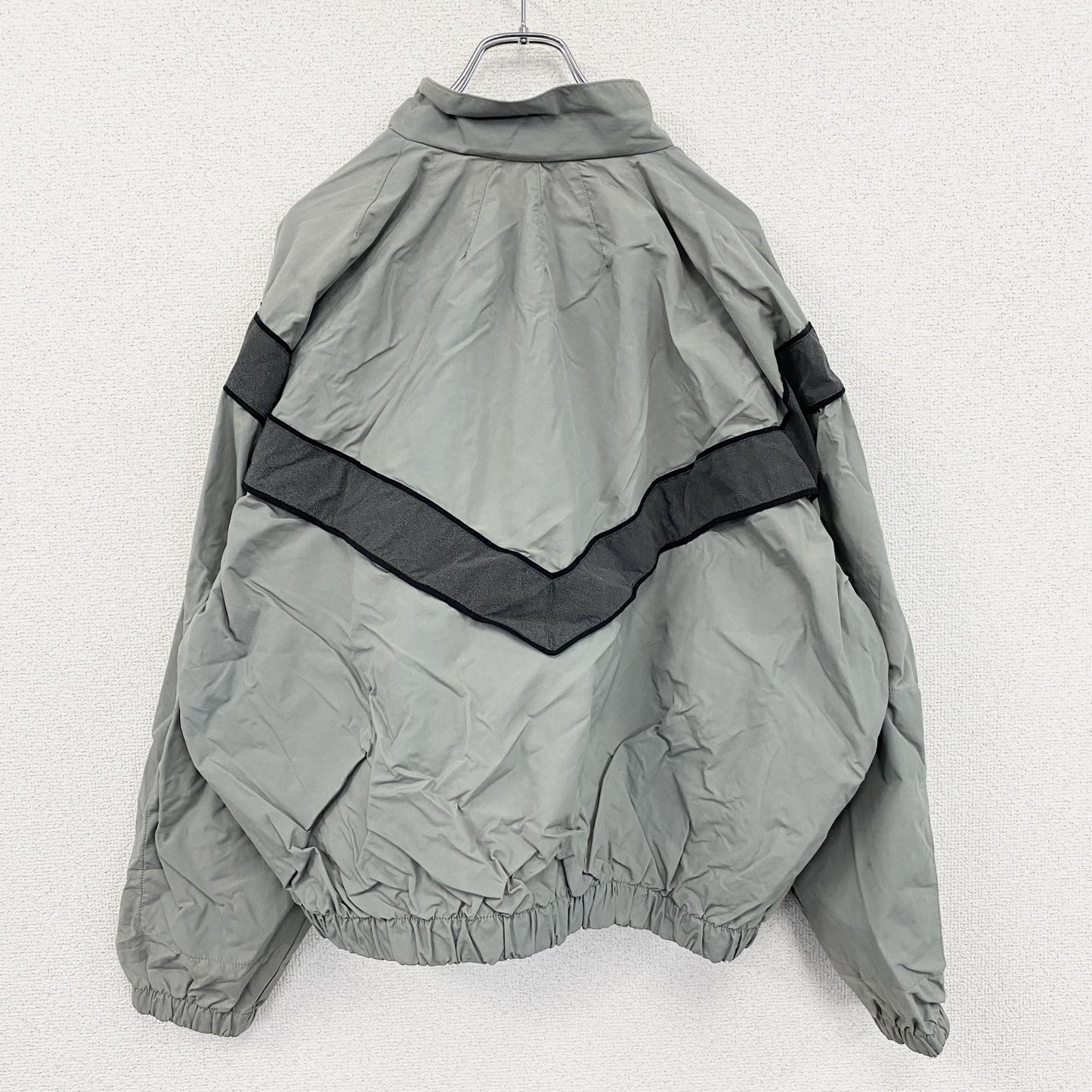 00s　米軍　U.S.ARMY　トレーニングジャケット　ナイロンジャケット　ヴィンテージ　灰色　グレー　Mサイズ