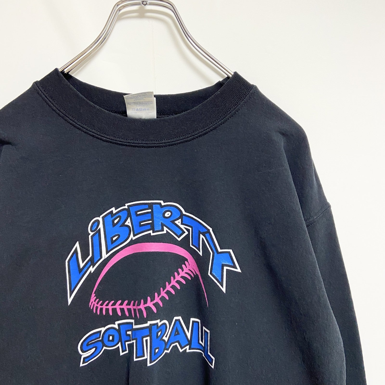 GILDAN　ギルダン　長袖プリントスウェット　クルーネックトレーナー　ソフトボール　黒　ブラック　レトロデザイン　Sサイズ　古着
