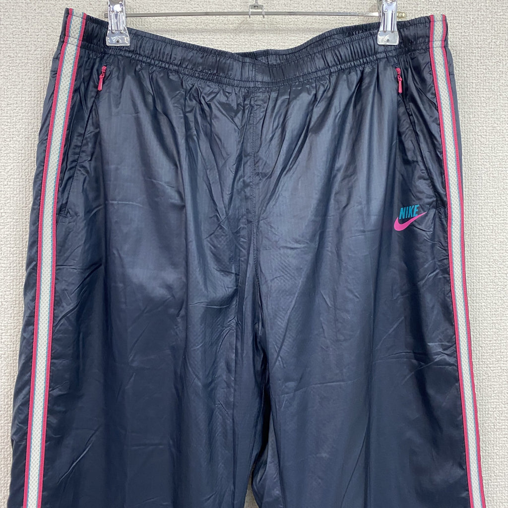 NIKE　ナイキ　トラックパンツ　タグ付き　未使用品　紺　ネイビー　XLサイズ　古着