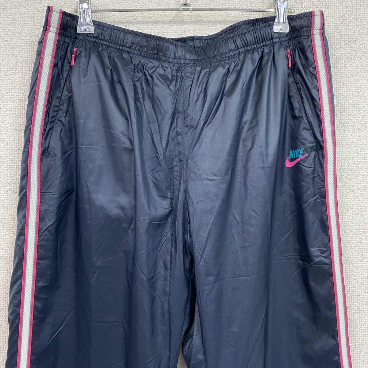 NIKE　ナイキ　トラックパンツ　タグ付き　未使用品　紺　ネイビー　XLサイズ　古着