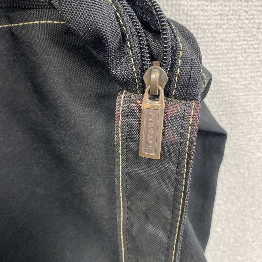 古着 used　00s　AIRWALK　エアウォーク　ショルダーバッグ　ヴィンテージ　刺繍ロゴ　黒　ブラック