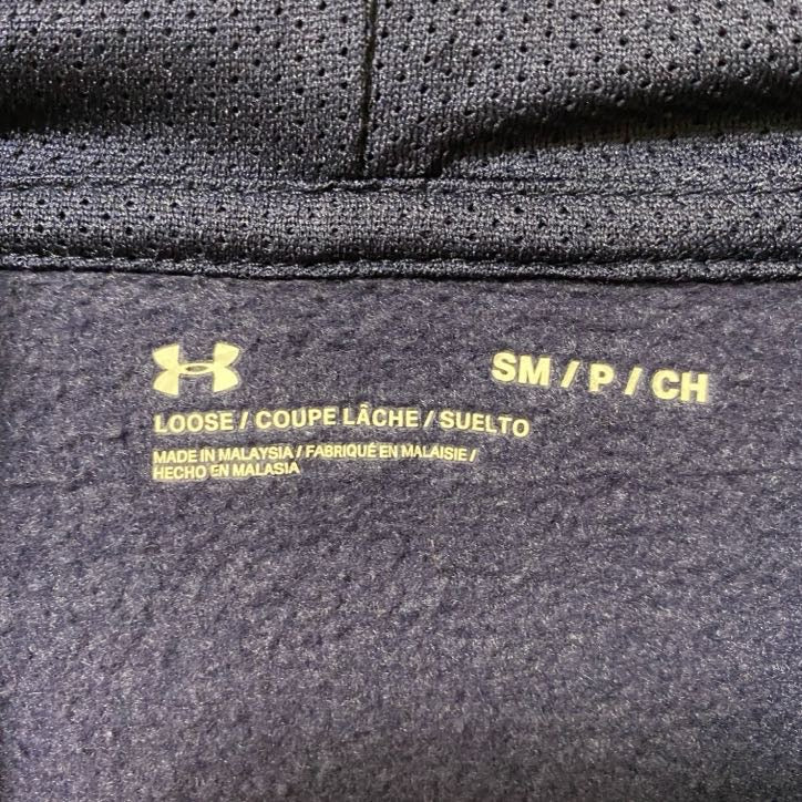 古着 used Under Armour アンダーアーマー　長袖ロゴプリントプルオーバーパーカー　フーディー　ネイビー　Sサイズ