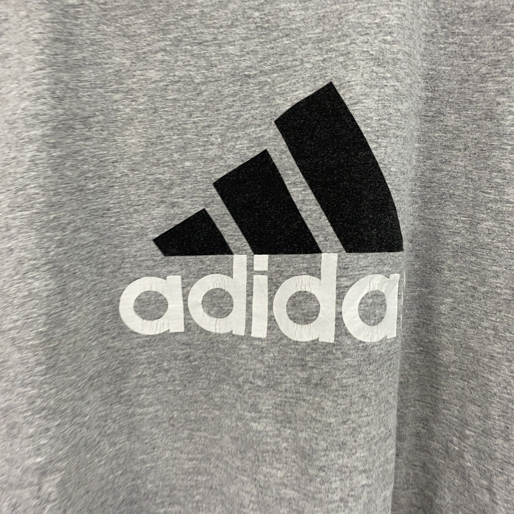 adidas　アディダス　半袖プリントTシャツ　パフォーマンスロゴ　灰色　グレー　2Xサイズ　古着