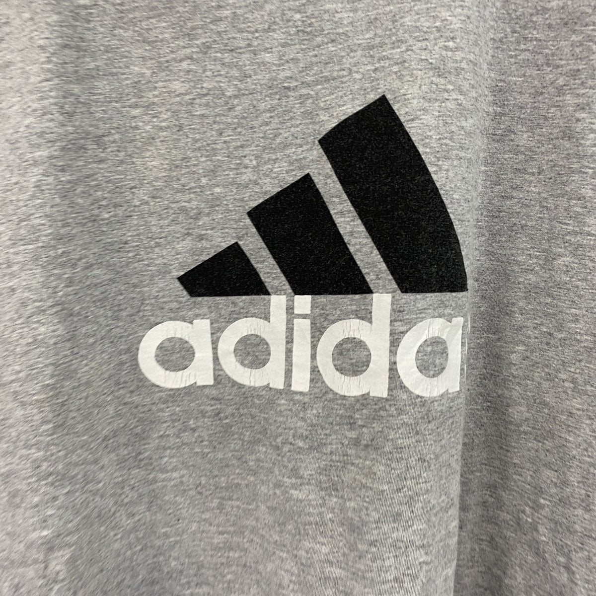 adidas　アディダス　半袖プリントTシャツ　パフォーマンスロゴ　灰色　グレー　2Xサイズ　古着