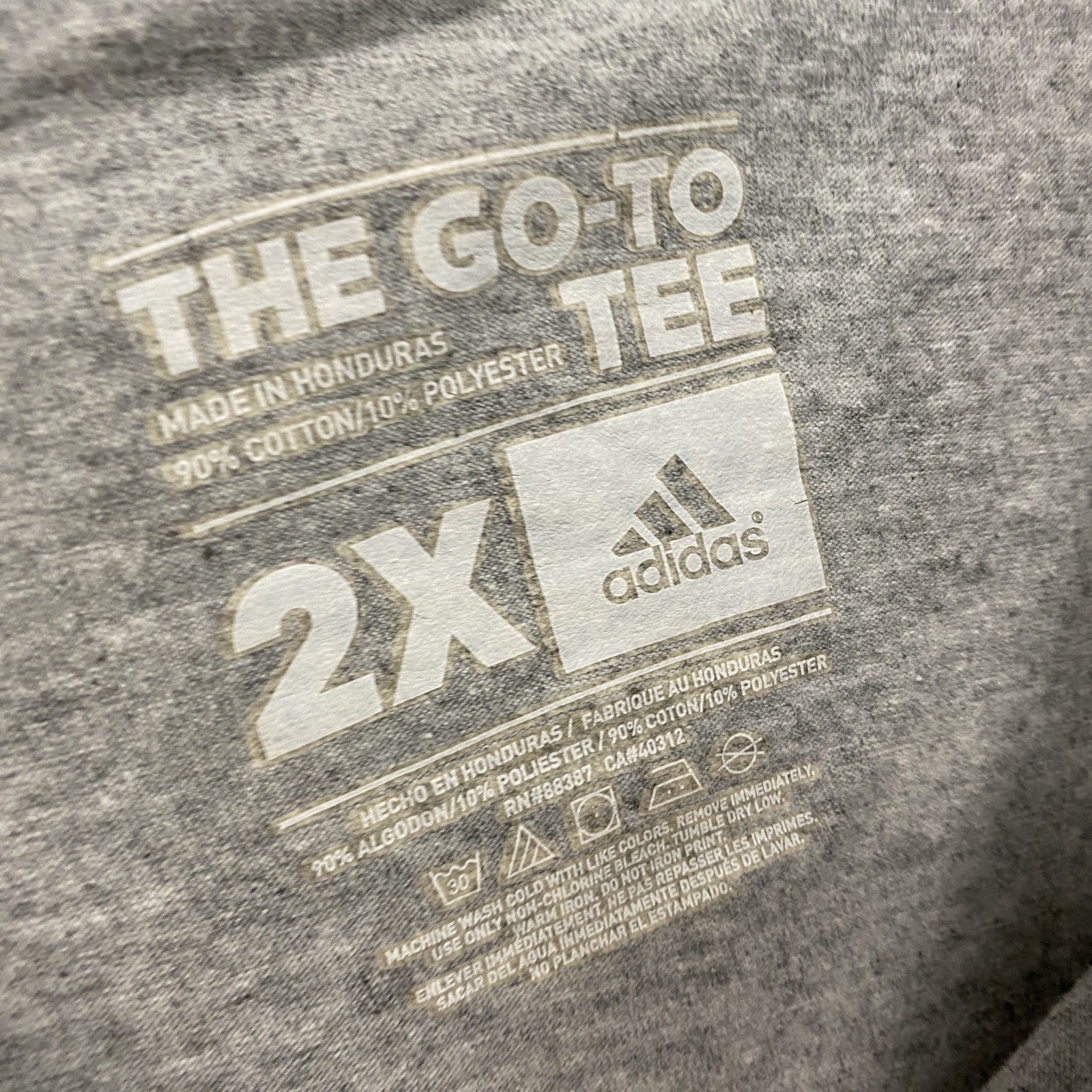 adidas　アディダス　半袖プリントTシャツ　パフォーマンスロゴ　灰色　グレー　2Xサイズ　古着