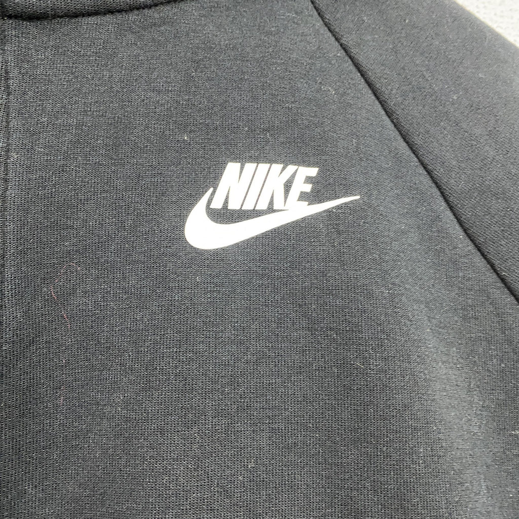 NIKE　ナイキ　スウェットパーカー/フーディー　黒　ブラック　Mサイズ　古着