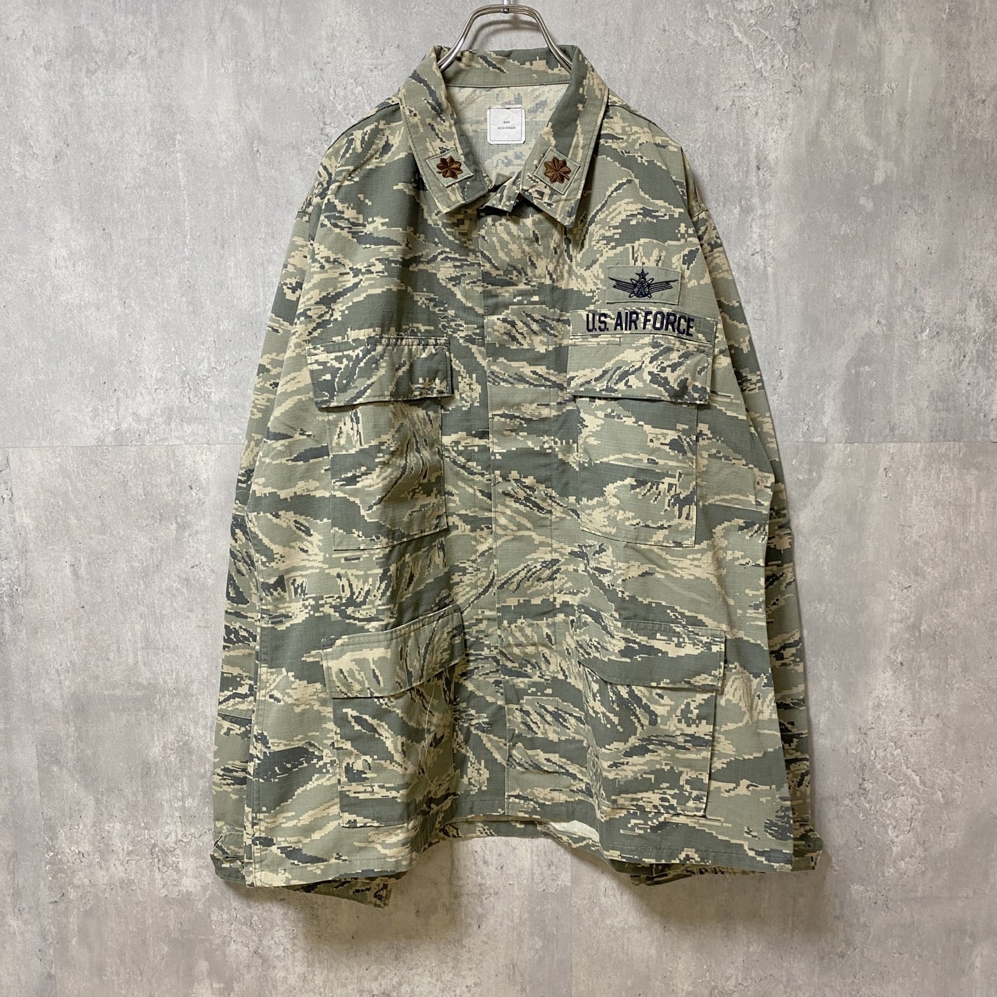 古着 used　US AIR FORCE　長袖刺繍ミリタリージャケット　デジタルカモ柄　迷彩柄　カーキ　軍物　XLサイズ