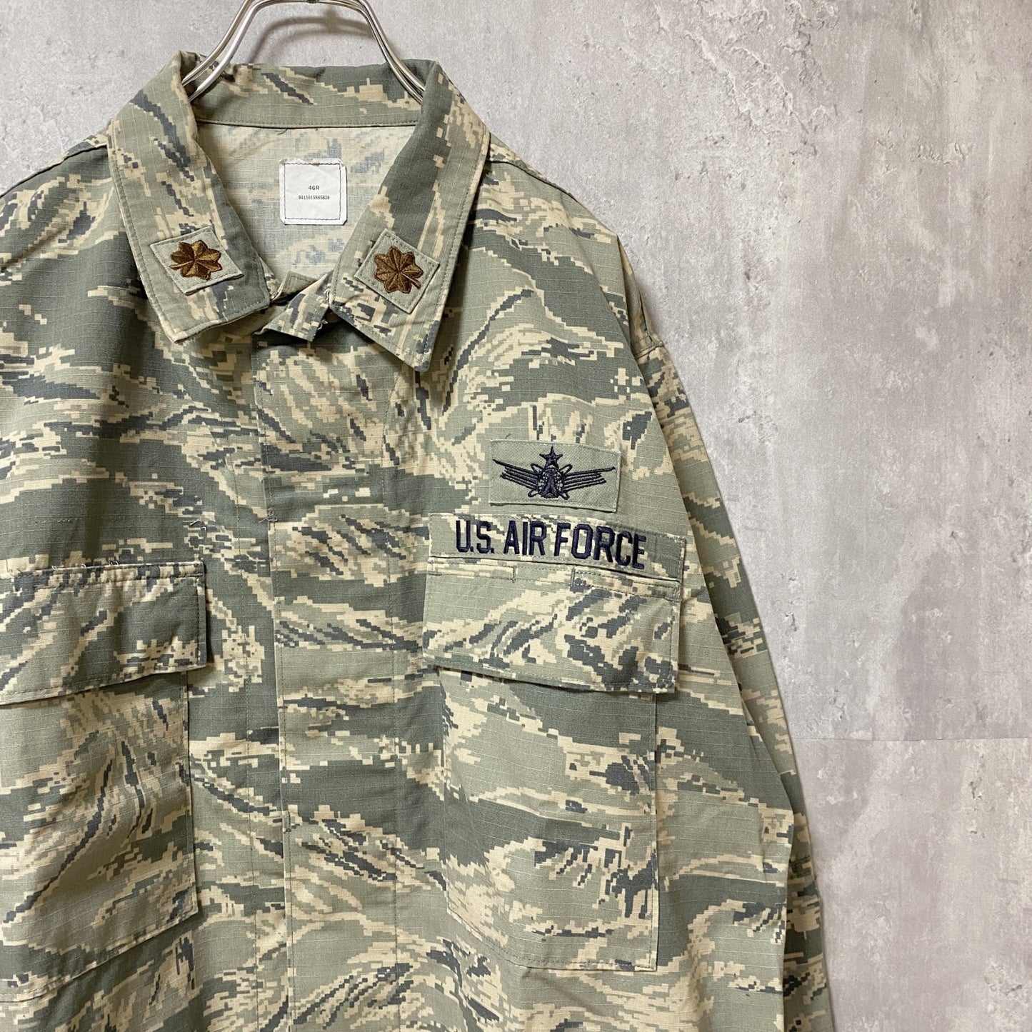 古着 used　US AIR FORCE　長袖刺繍ミリタリージャケット　デジタルカモ柄　迷彩柄　カーキ　軍物　XLサイズ