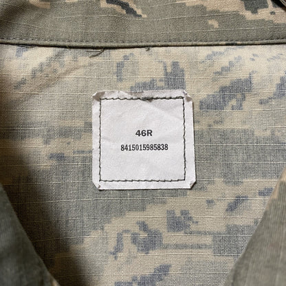 古着 used　US AIR FORCE　長袖刺繍ミリタリージャケット　デジタルカモ柄　迷彩柄　カーキ　軍物　XLサイズ
