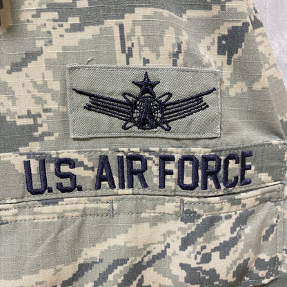 古着 used　US AIR FORCE　長袖刺繍ミリタリージャケット　デジタルカモ柄　迷彩柄　カーキ　軍物　XLサイズ