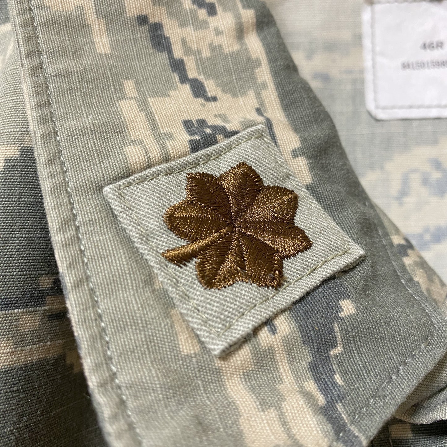 古着 used　US AIR FORCE　アメリカ空軍　長袖刺繍ミリタリージャケット　デジタルカモ柄　カーキ　軍物　XLサイズ