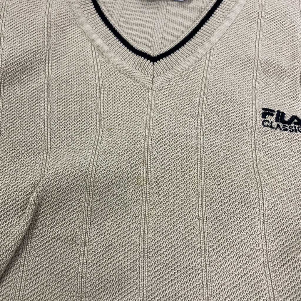 FILA CLASSIC フィラ　Vネックニットベスト　セーター　ワンポイントロゴ刺繍　ベージュ　Sサイズ　古着