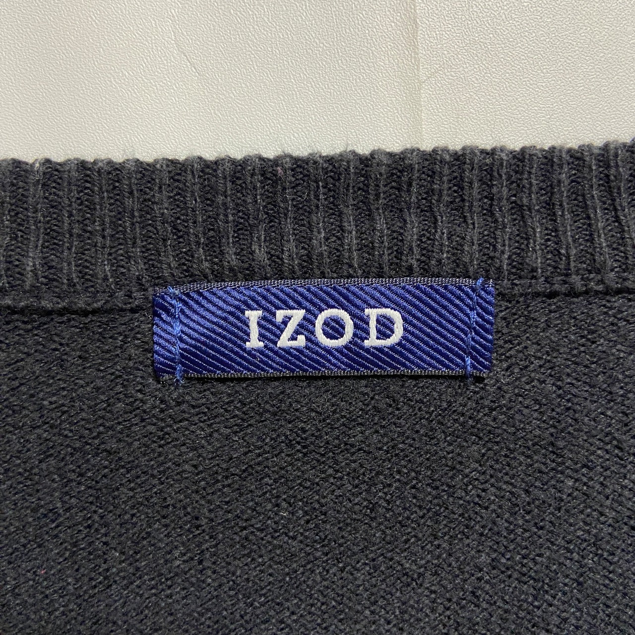 IZOD アイゾッド　長袖Vネック薄手ニット　セーター　ワンポイント刺繍　黒　ブラック　ビッグシルエット　2XLサイズ　古着