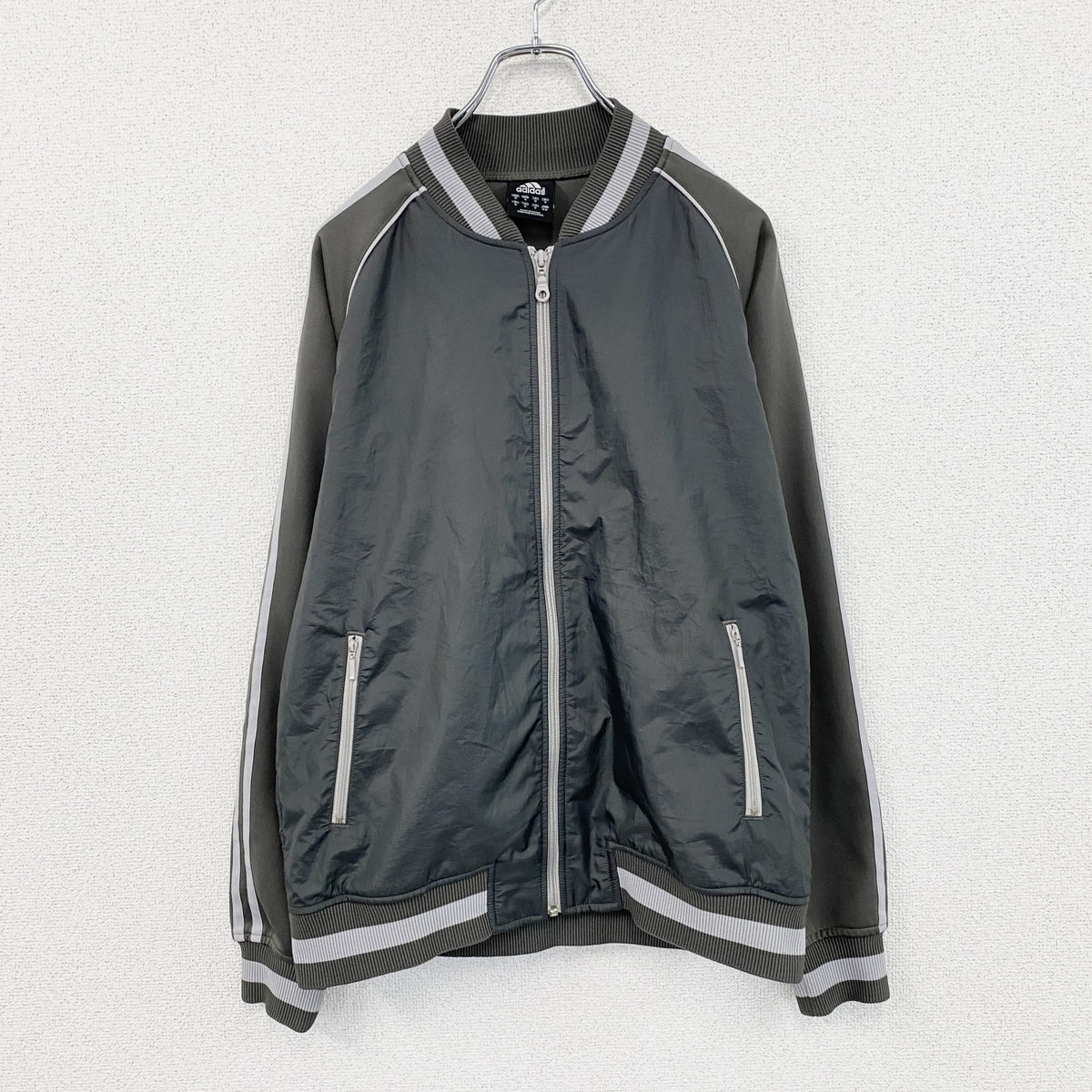 adidas　アディダス　トラックジャケット/ジャージ　デカロゴ　ダークグレー　Oサイズ　古着