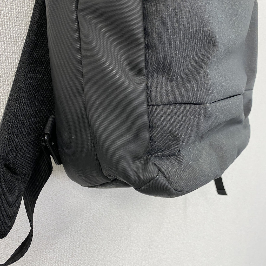 Incase　インケース　City Compact Backpack　リュック/バックパック　ダークグレー　古着