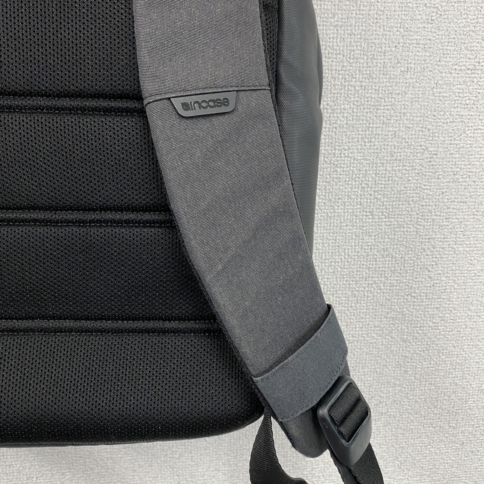 Incase　インケース　City Compact Backpack　リュック/バックパック　ダークグレー　古着