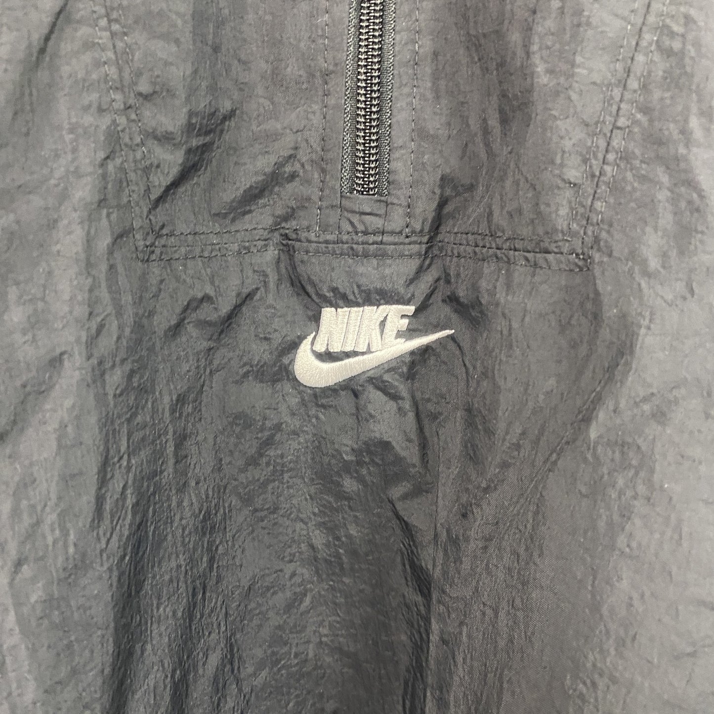 NIKE　ナイキ　プルオーバーナイロンジャケット　ハーフジップ　アノラック　黒　ブラック　Sサイズ