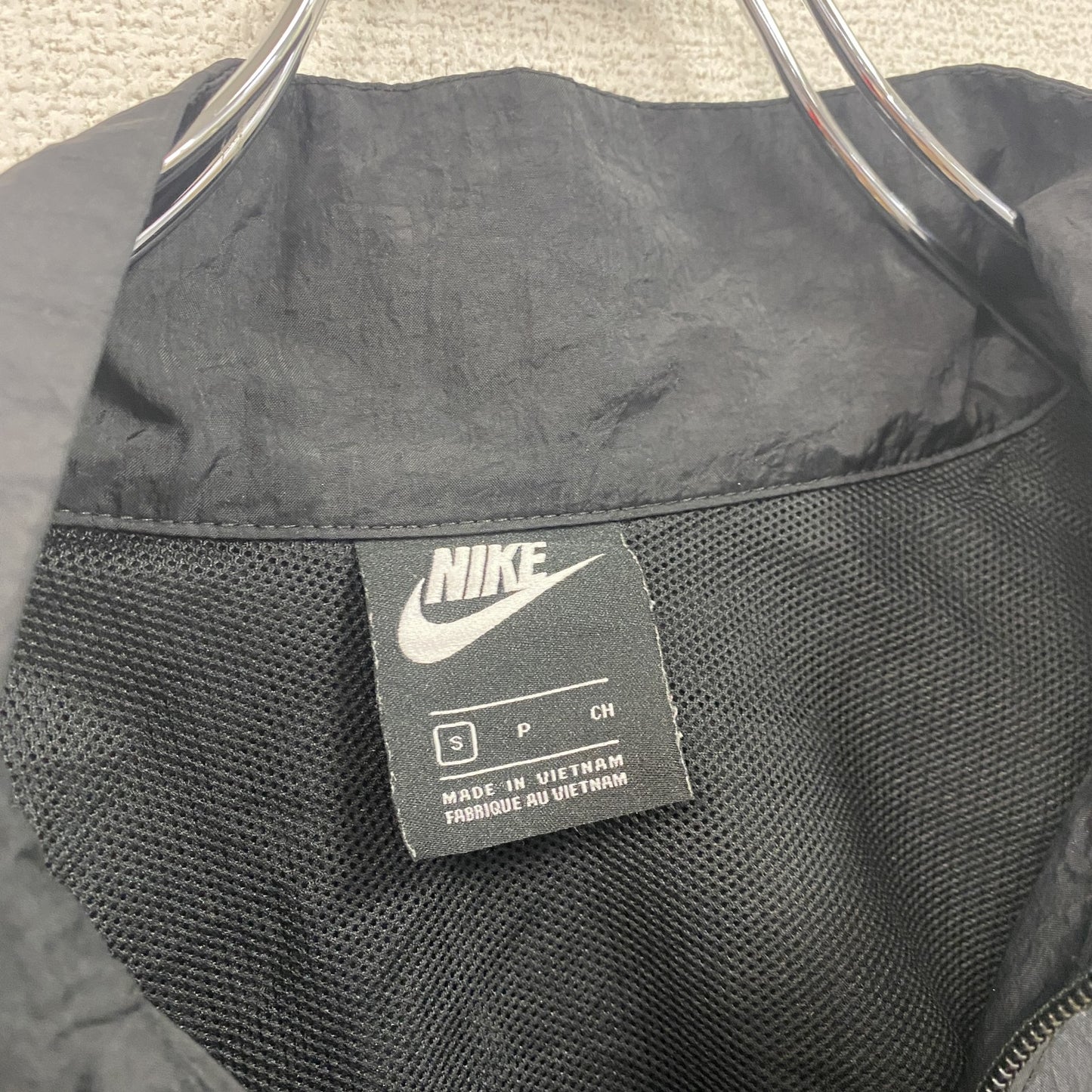 NIKE　ナイキ　プルオーバーナイロンジャケット　ハーフジップ　アノラック　黒　ブラック　Sサイズ