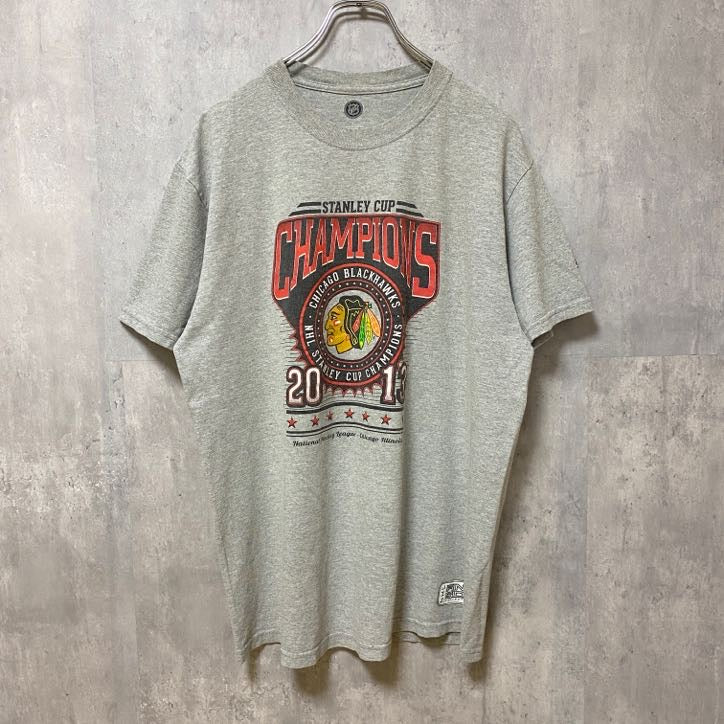 NHL シカゴブラックホークス　アイスホッケー　半袖オフィシャルプリントTシャツ　スポーツ　グレー　灰色　Lサイズ　古着