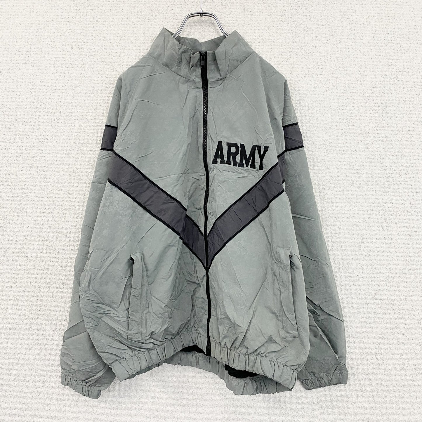米軍　U.S.ARMY　トレーニングジャケット　ナイロンジャケット　ヴィンテージ　デジカモ　灰色　グレー　Lサイズ