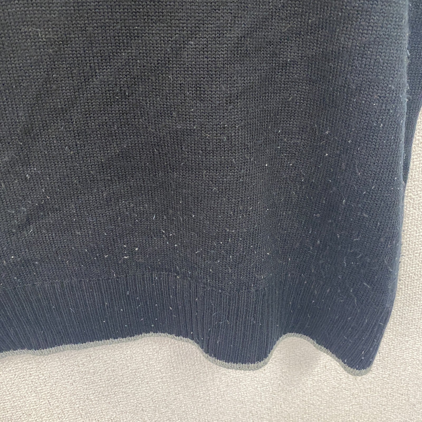 adidas　アディダス　アクリルニットベスト　Vネック　ワンポイント刺繍ロゴ　黒　ブラック　古着