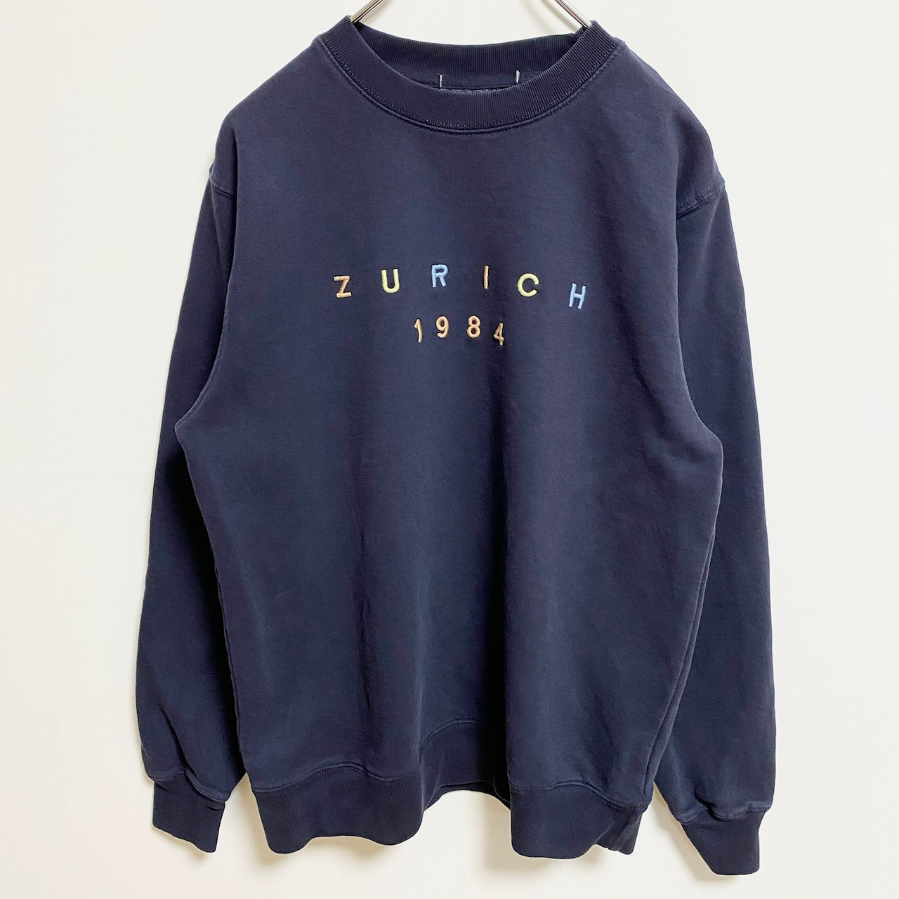 長袖ロゴ刺繍スウェット　トレーナー　クルーネック　チューリッヒ　シンプル　黒　ブラック　秋冬服　古着