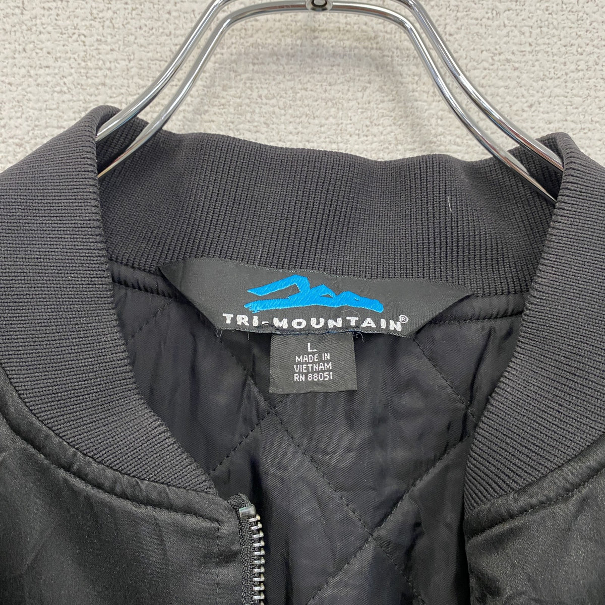 TRI-MOUNTAIN　トライマウンテン　MA-1　ブルゾン/スイングトップ　中綿入り　黒　ブラック　Lサイズ　古着