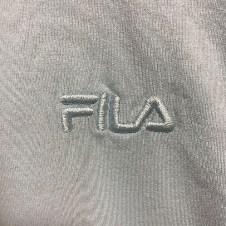 古着 used　FILA　フィラ　長袖ワンポイント刺繍スウェット　トレーナー　クルーネック　水色　ライトブルー　秋冬服　Lサイズ